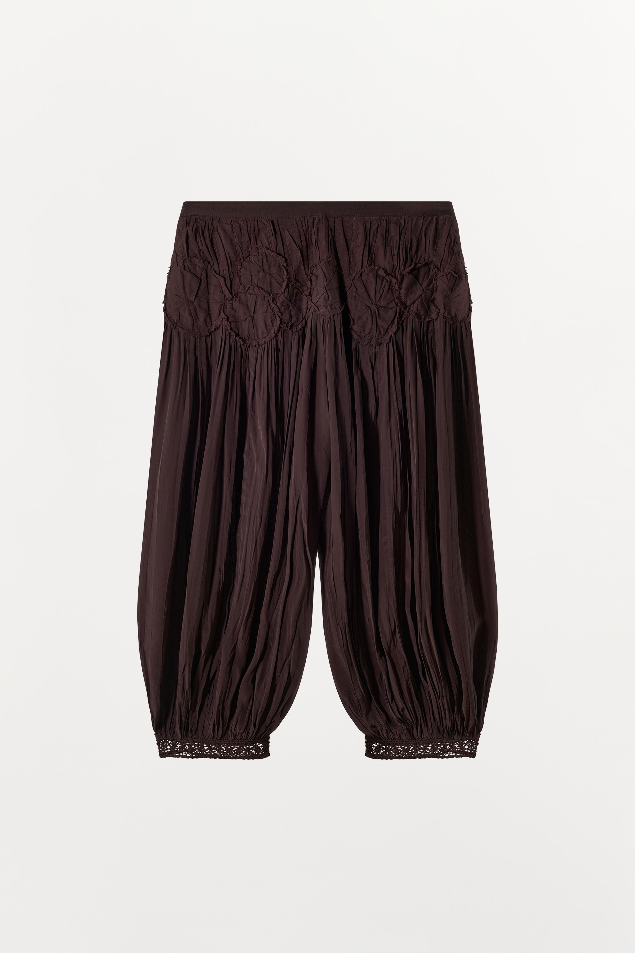 PLEATED CROCHET BLOOMER PANTS